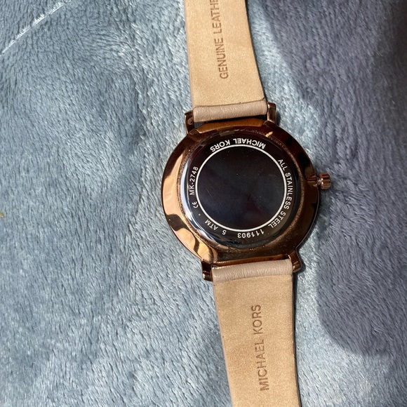 Michael Kors MK2748 women’s leather strap watch - Picture 5 of 7